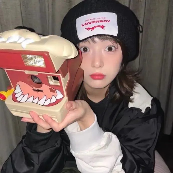 两个恋爱脑的自我攻略